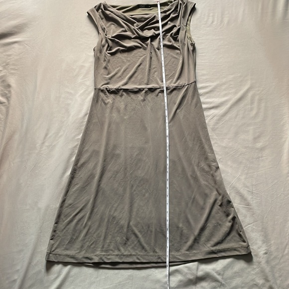 Olive green stretch dress, size medium - Picture 5 of 8